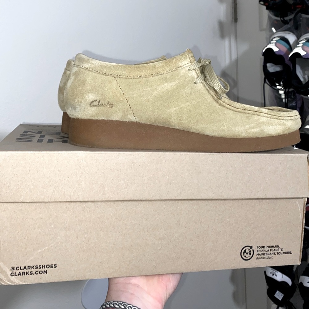 Mens Clark’s Wallabees Low 10M (fits 10.5M) maple suede
